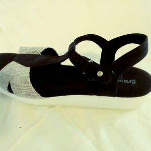 Grasshopper Ortholite sandals